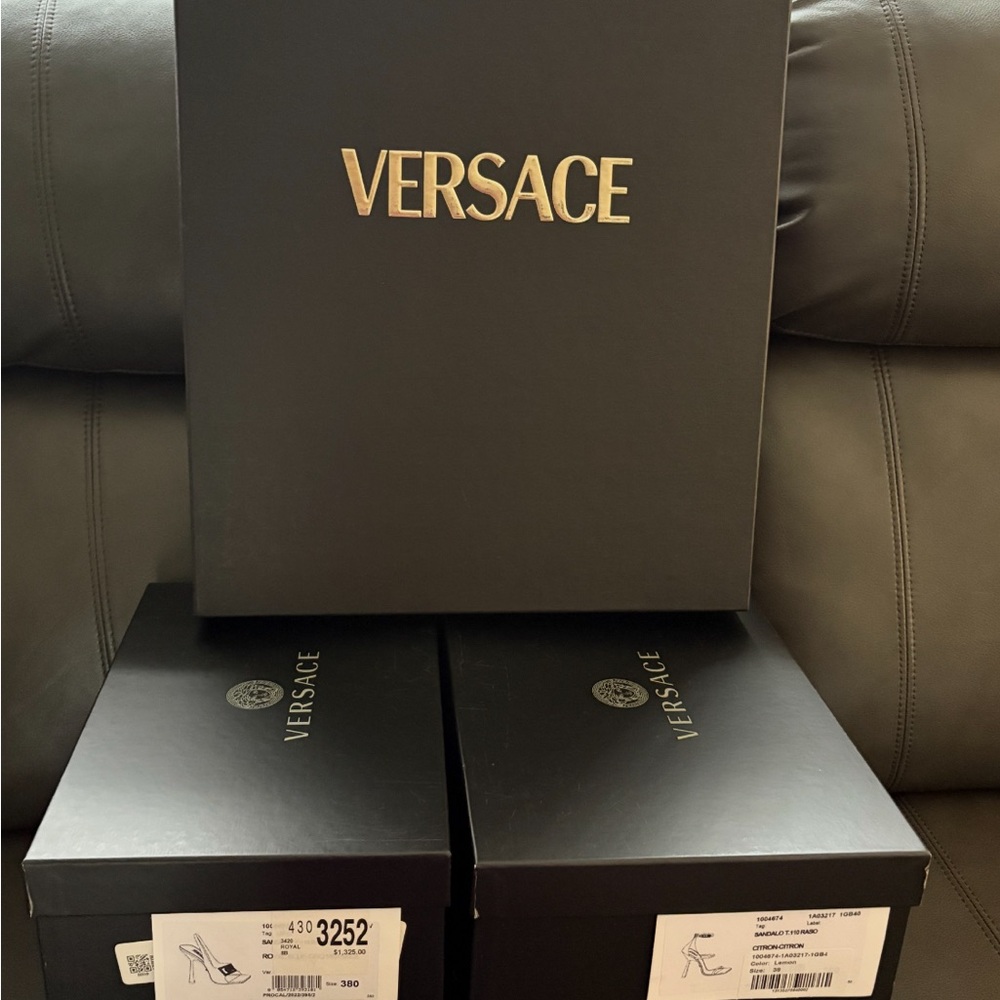 4 Women’s Versace Shoe Boxes & 1 Women’s Versace Robe Box